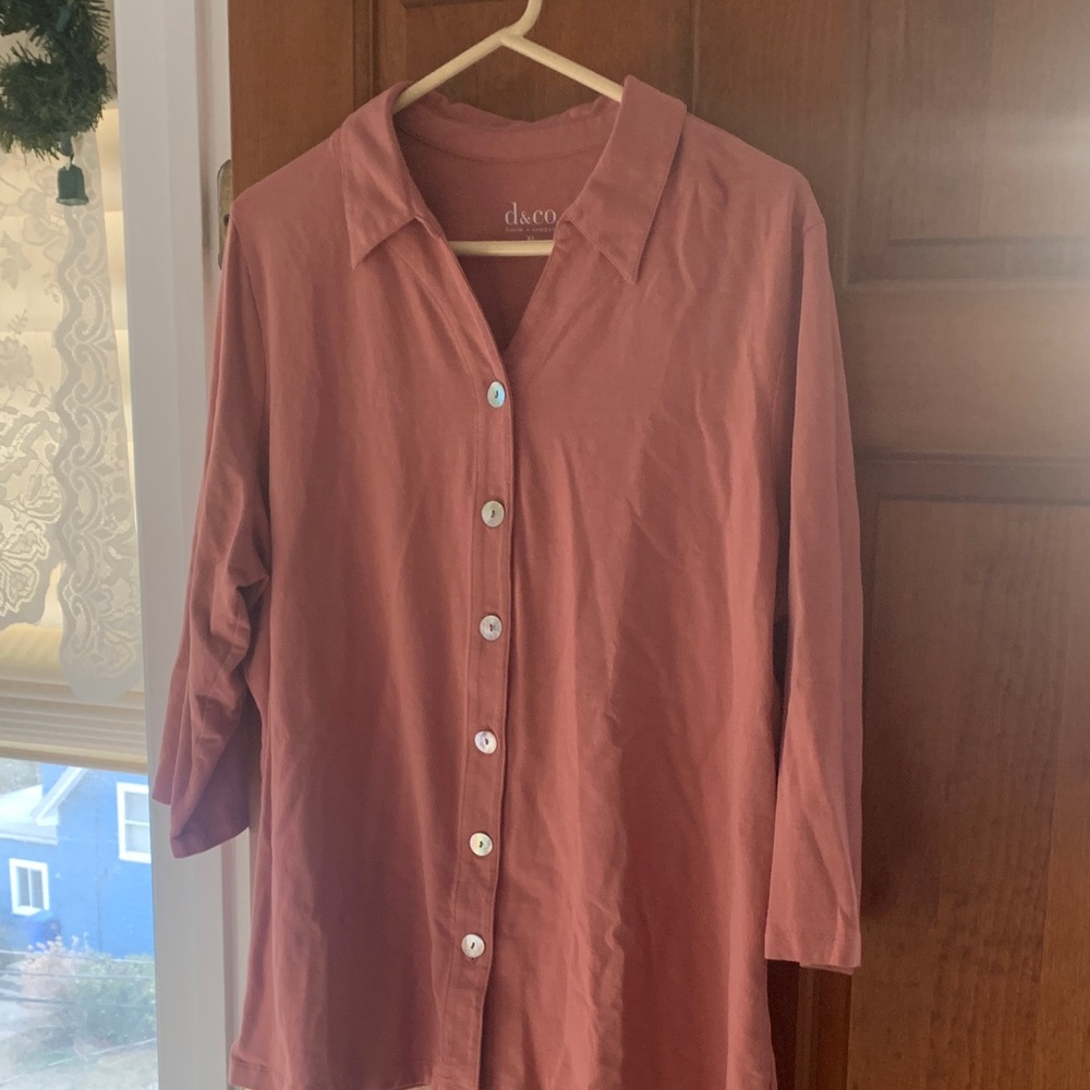 D&co  Women's Pink/coral  Button-Up Top
